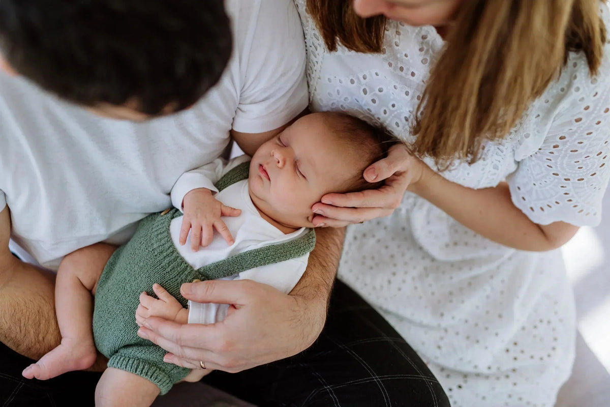 Navigating Early Parenthood: A Gentle Guide to Postpartum Emotions - Alppi Baby