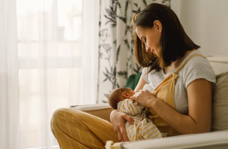 breastfeeding tips for new moms
